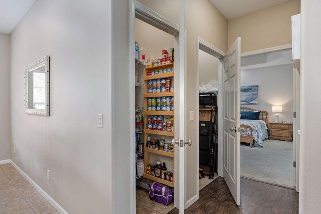 5723 S Parkhill Avenue, Springfield, MO 65810