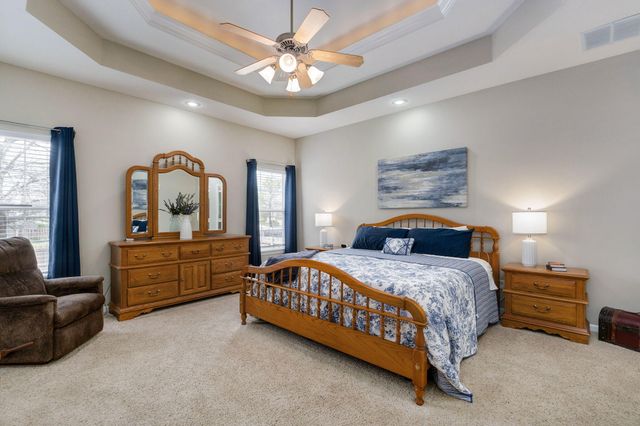 5723 S Parkhill Avenue, Springfield, MO 65810