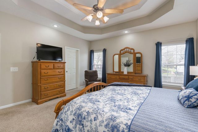 5723 S Parkhill Avenue, Springfield, MO 65810