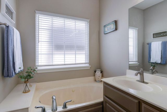 5723 S Parkhill Avenue, Springfield, MO 65810