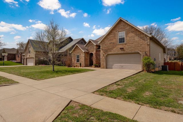 5723 S Parkhill Avenue, Springfield, MO 65810