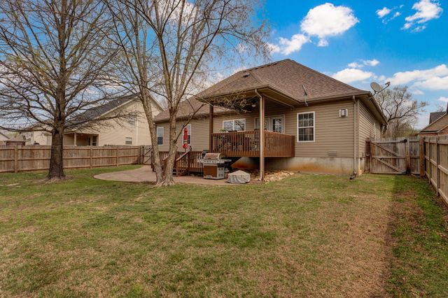 5723 S Parkhill Avenue, Springfield, MO 65810