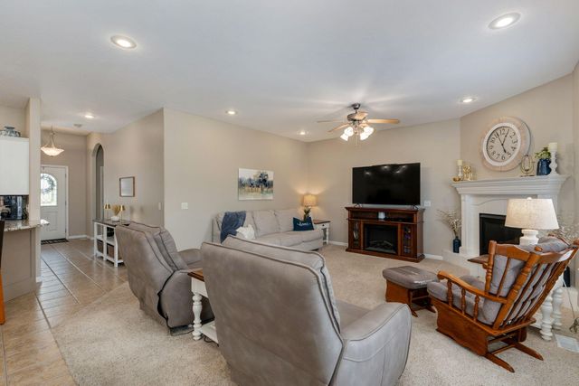 5723 S Parkhill Avenue, Springfield, MO 65810