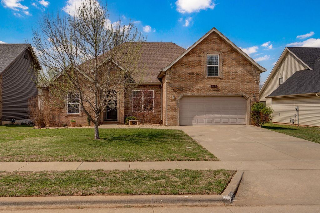 5723 S Parkhill Avenue, Springfield, MO 65810