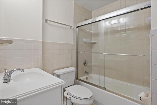 8601 RAGLAN RD, Vienna, VA 22182