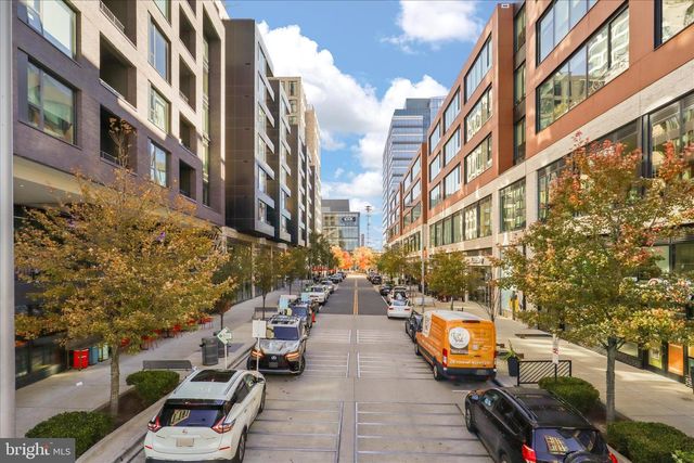 8601 RAGLAN RD, Vienna, VA 22182