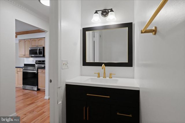 8601 RAGLAN RD, Vienna, VA 22182