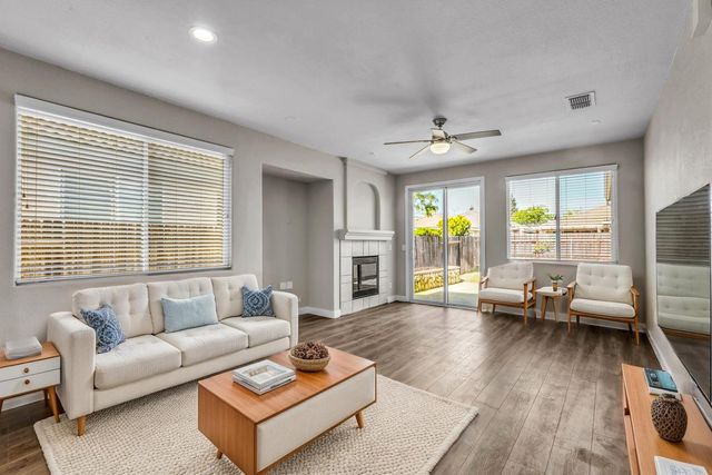 1839 Dawnelle Way, Sacramento, CA 95835