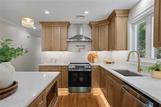 1 Cedar Path, Lincoln, RI 02865