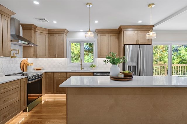 1 Cedar Path, Lincoln, RI 02865