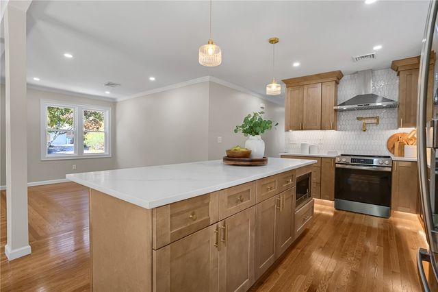 1 Cedar Path, Lincoln, RI 02865
