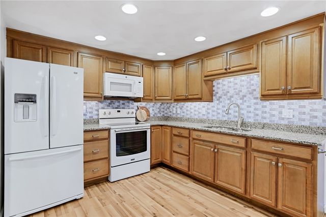 1 Cedar Path, Lincoln, RI 02865