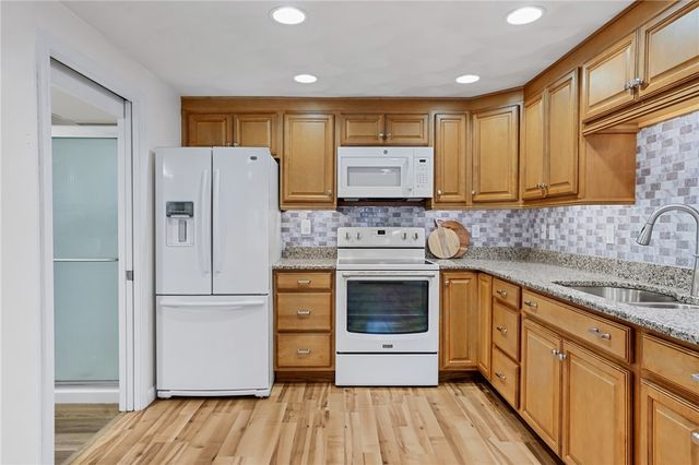 1 Cedar Path, Lincoln, RI 02865