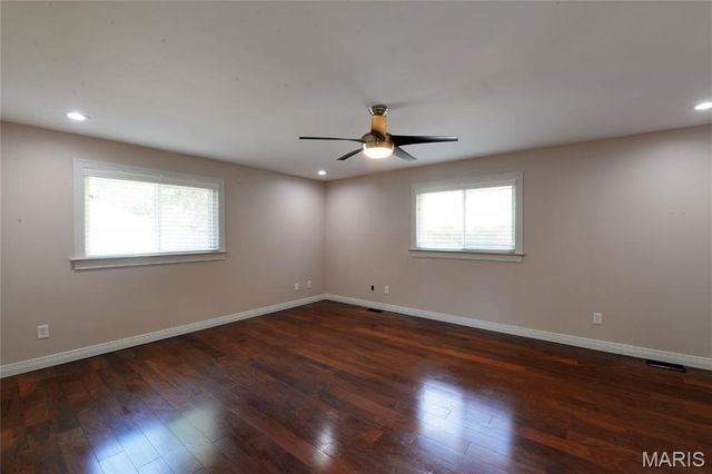 2208 Centeroyal Drive, St Louis, MO 63131