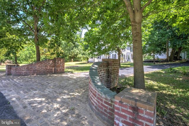 2 N LANDVALE ST, York Haven, PA 17370