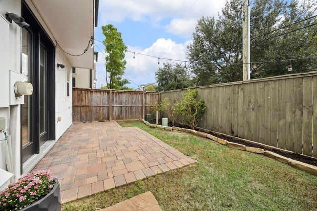 1624 Wrenwood Lakes, Houston, TX 77043