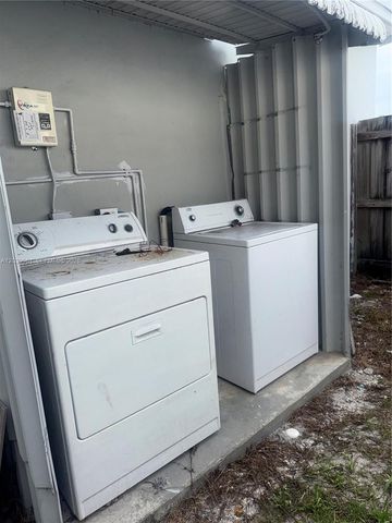 713 NW 4th St, Hallandale Beach, FL 33009