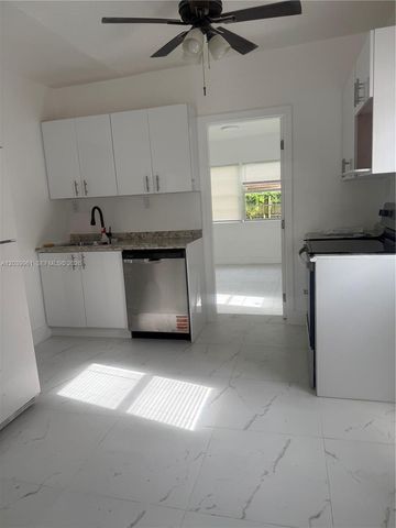 713 NW 4th St, Hallandale Beach, FL 33009
