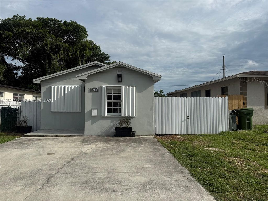 713 NW 4th St, Hallandale Beach, FL 33009
