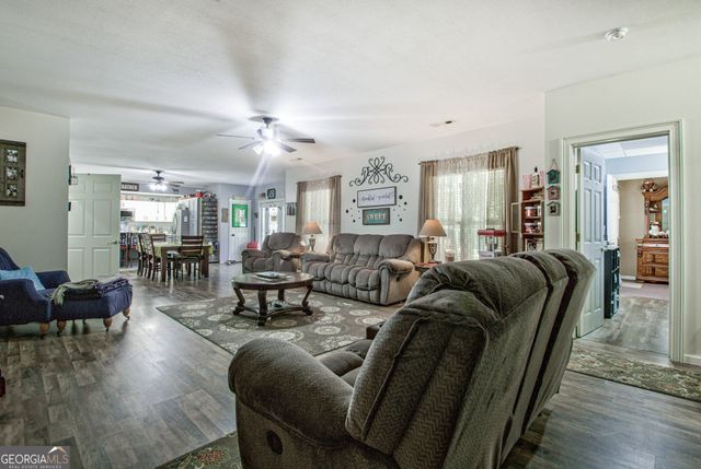 967 Tope Road, Sharpsburg, GA 30277