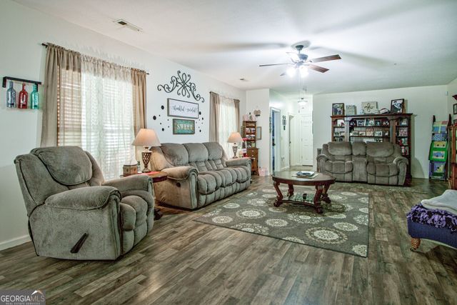 967 Tope Road, Sharpsburg, GA 30277