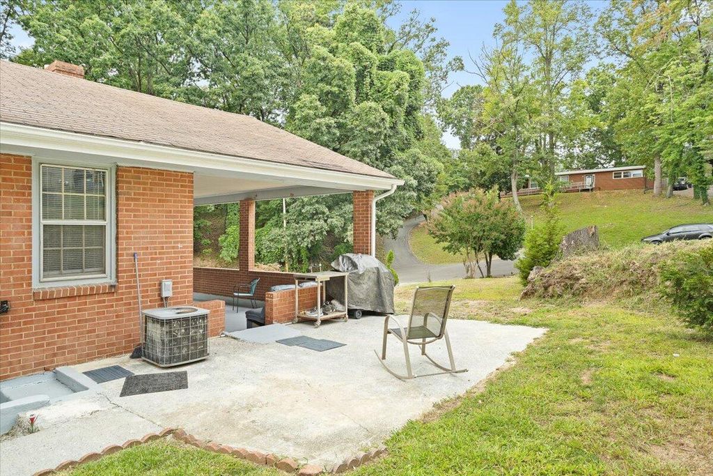 1019 Silverwood RD, Roanoke, VA 24017