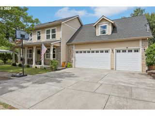111 E 9TH St, Newberg, OR 97132