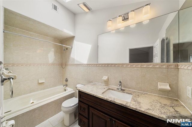 229 Franklin Avenue B, Cliffside Park, NJ 07010