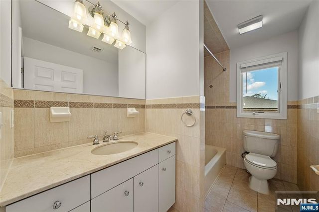 229 Franklin Avenue B, Cliffside Park, NJ 07010