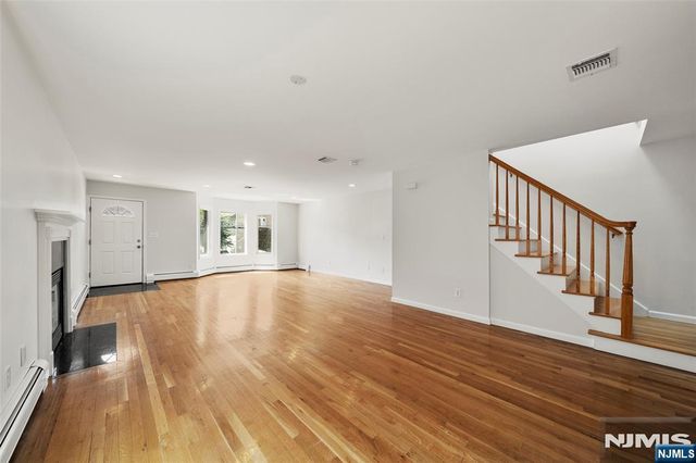 229 Franklin Avenue B, Cliffside Park, NJ 07010