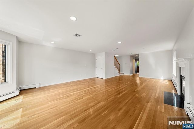 229 Franklin Avenue B, Cliffside Park, NJ 07010