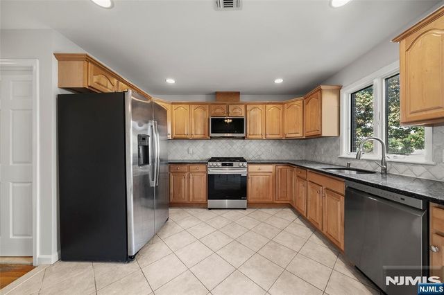 229 Franklin Avenue B, Cliffside Park, NJ 07010