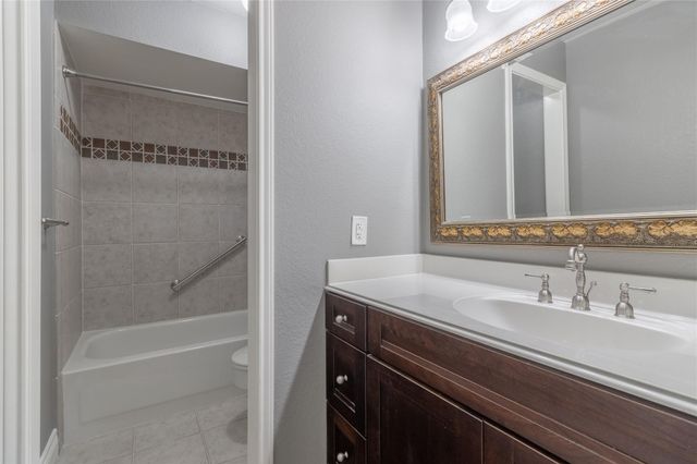 619 E Country Grove Circle, Pearland, TX 77584