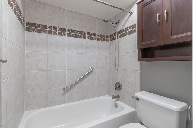 619 E Country Grove Circle, Pearland, TX 77584