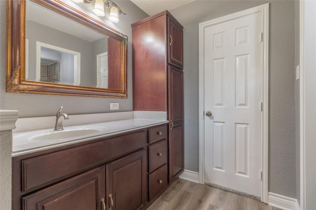 619 E Country Grove Circle, Pearland, TX 77584