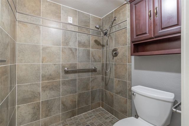 619 E Country Grove Circle, Pearland, TX 77584