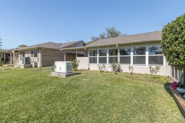 619 E Country Grove Circle, Pearland, TX 77584
