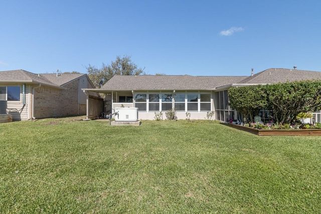 619 E Country Grove Circle, Pearland, TX 77584
