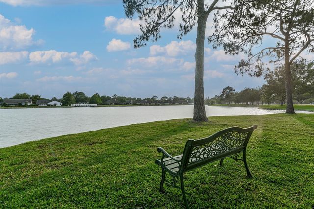 619 E Country Grove Circle, Pearland, TX 77584