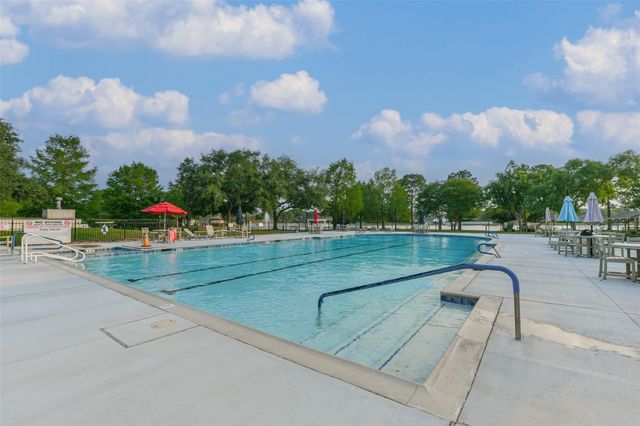 619 E Country Grove Circle, Pearland, TX 77584