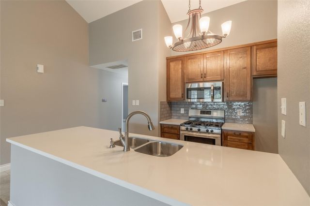 619 E Country Grove Circle, Pearland, TX 77584