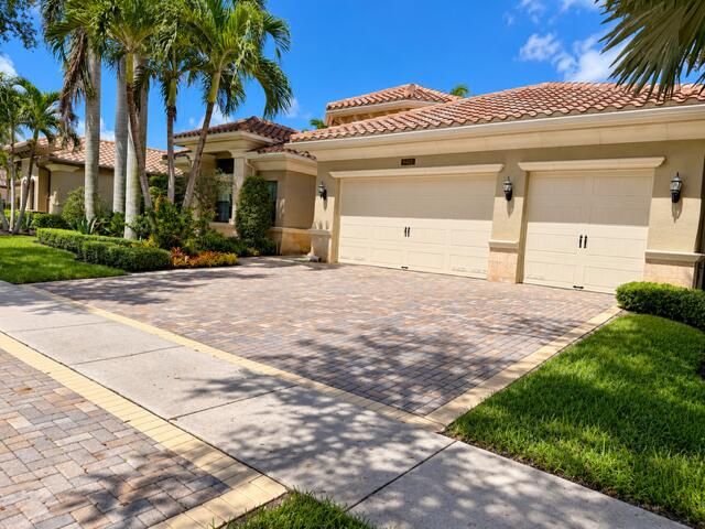 8401 Eagleville Avenue, Delray Beach, FL 33446