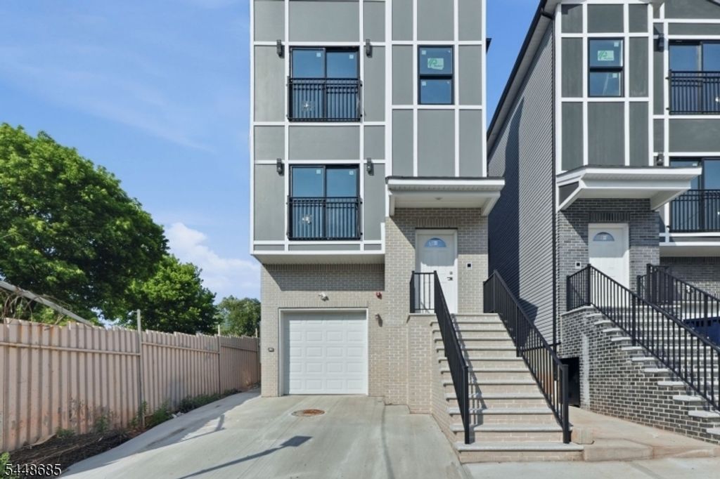 339 Court St, Elizabeth City, NJ 07206 — photo 2