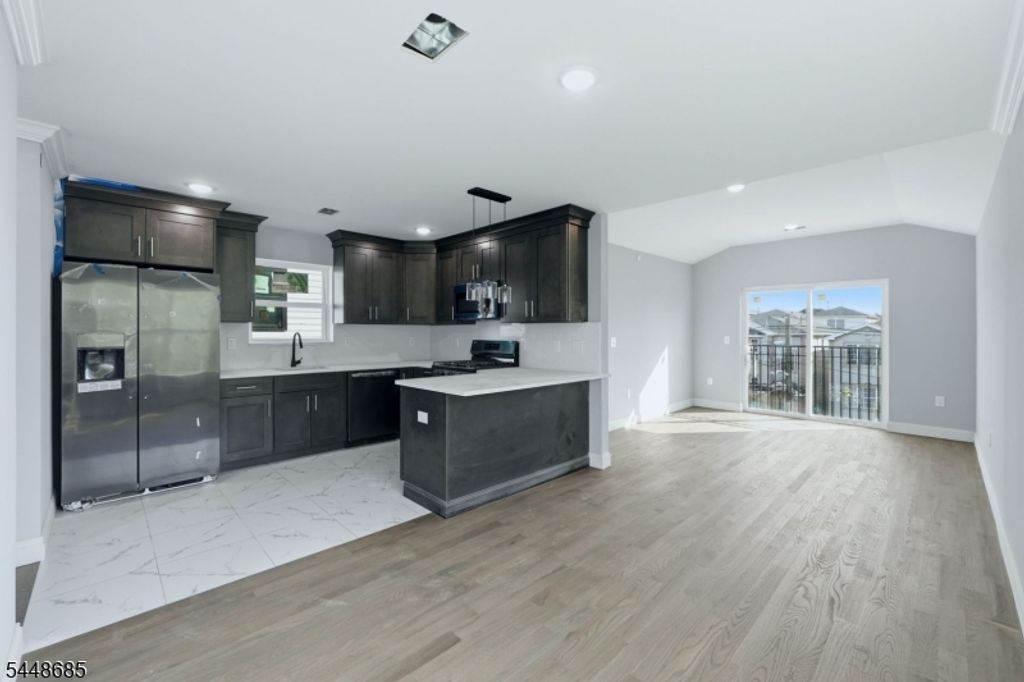 339 Court St, Elizabeth City, NJ 07206 — photo 4