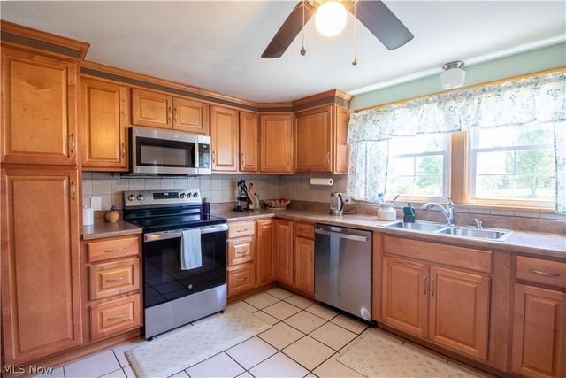 10381 Portage Street NW, Canal Fulton, OH 44614