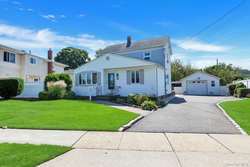 59 11th Street, Hicksville, NY 11801 — exterior
