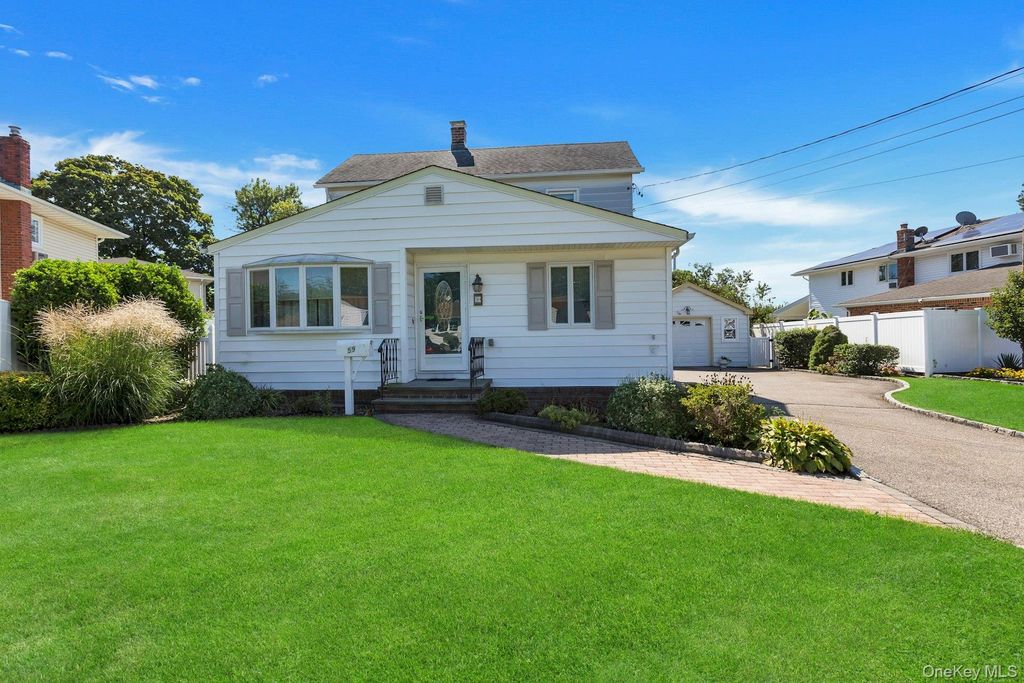 59 11th Street, Hicksville, NY 11801 — photo 2