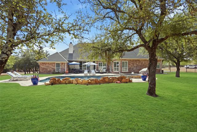 199 Deer Creek Drive, Aledo, TX 76008
