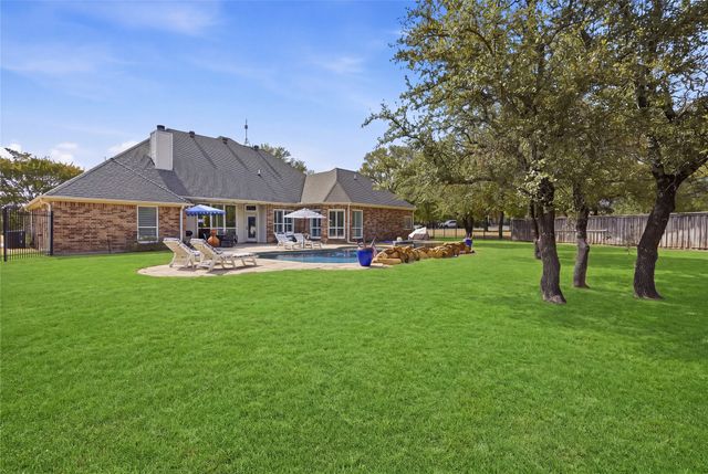 199 Deer Creek Drive, Aledo, TX 76008
