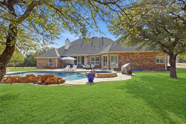 199 Deer Creek Drive, Aledo, TX 76008